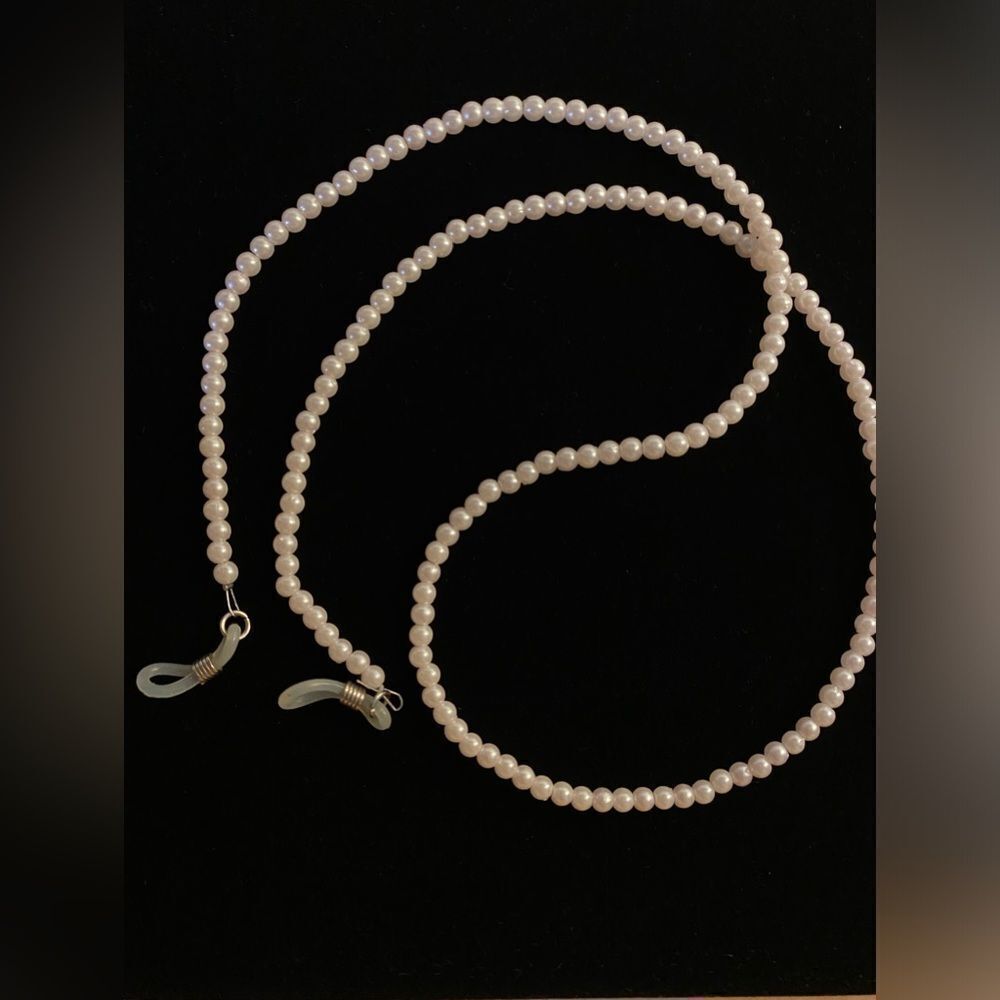 Luxurious Pearl Eye Glasses Chain